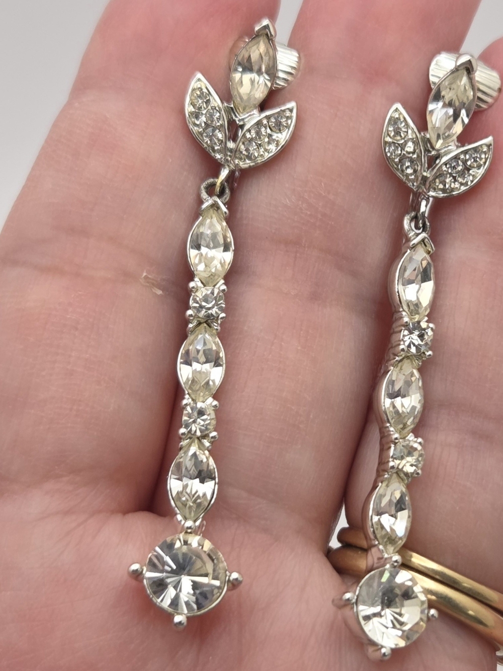 Vintage Signed Lisner Silver Tone Clear Rhinestone Dangle Clip On Earrings
